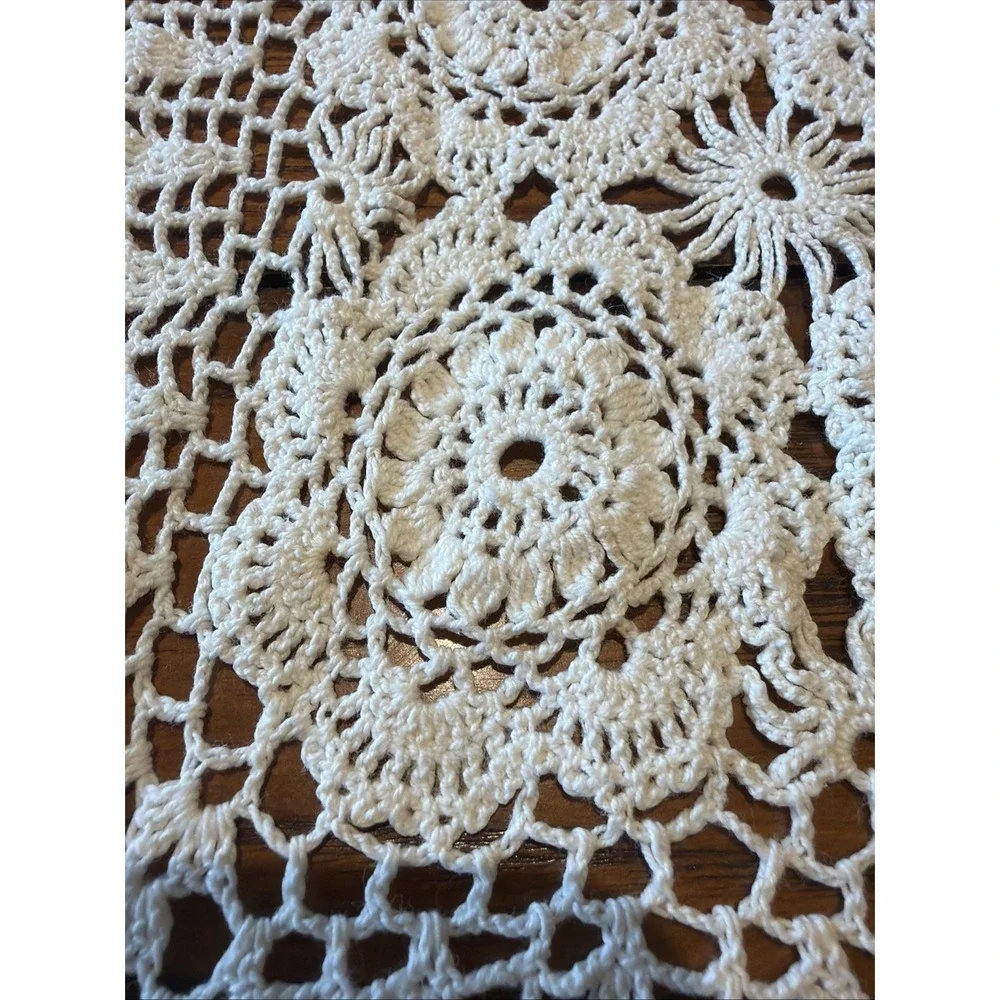 Vtg Table Runner Doily Crochet 45